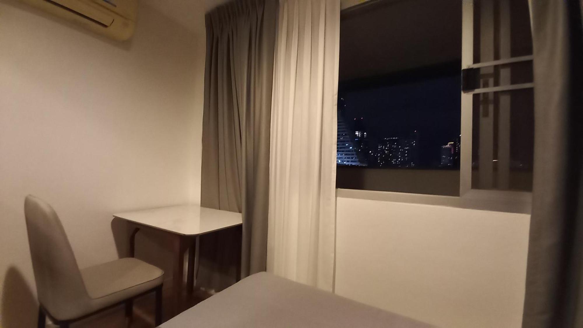 Panoramic City View Room At Silom Бангкок Номер фото